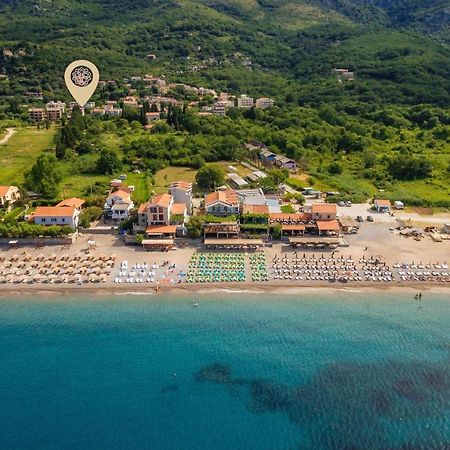 Apartments Viktorija Petrovac エクステリア 写真