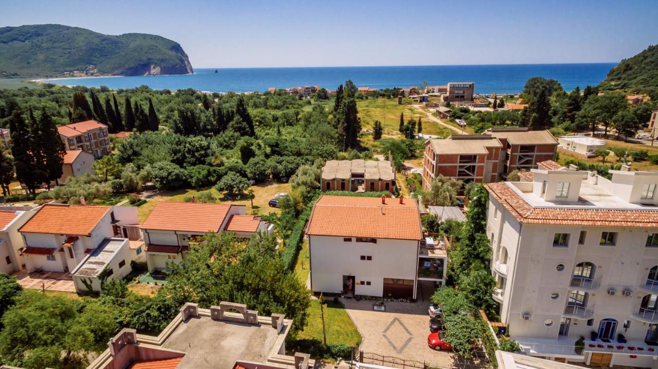 Apartments Viktorija Petrovac エクステリア 写真
