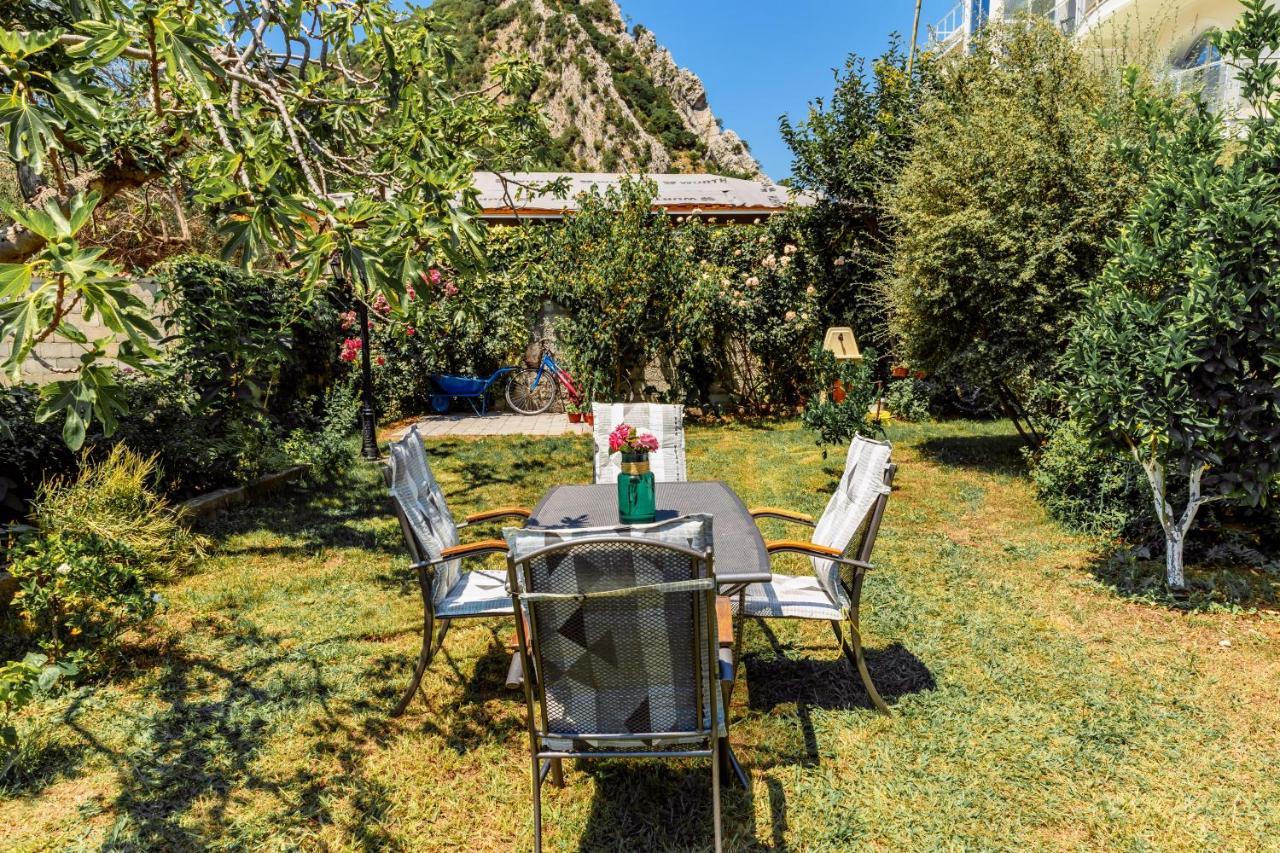 Apartments Viktorija Petrovac エクステリア 写真