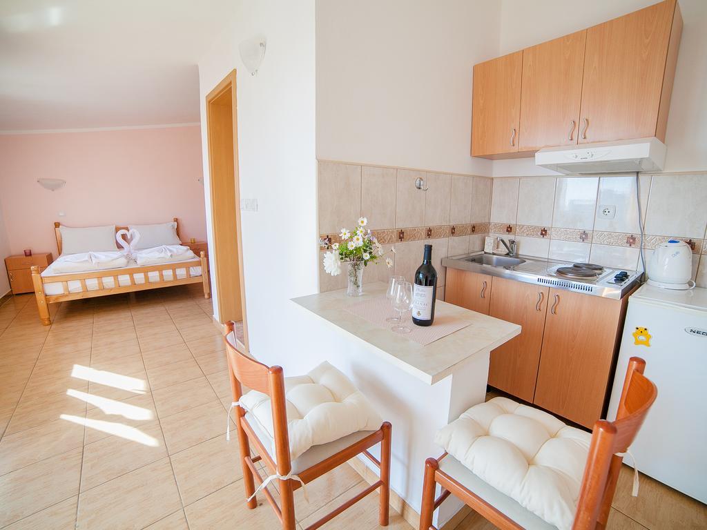 Apartments Viktorija Petrovac 部屋 写真