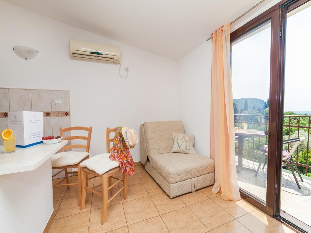 Apartments Viktorija Petrovac エクステリア 写真